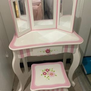 Girl dresser